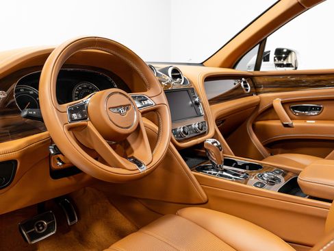 Used 2019 Bentley Bentayga image 8