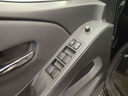 Used 2024 Nissan Frontier SV image 10