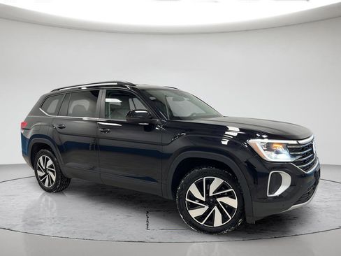 Used 2025 Volkswagen Atlas SE image 39