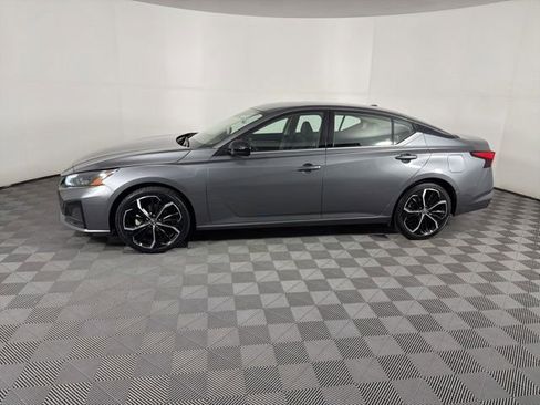 Used 2024 Nissan Altima 2.5 SR FWD image 20