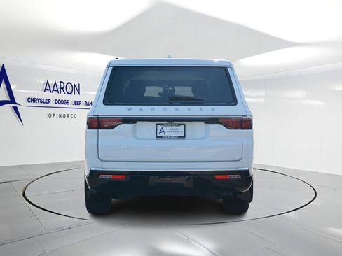 Used 2023 Jeep Wagoneer L 4WD w/ Rear Seat Video Group 1 image 3