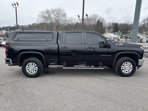 Used 2022 Chevrolet Silverado 2500 LT w/ Convenience Package image 2