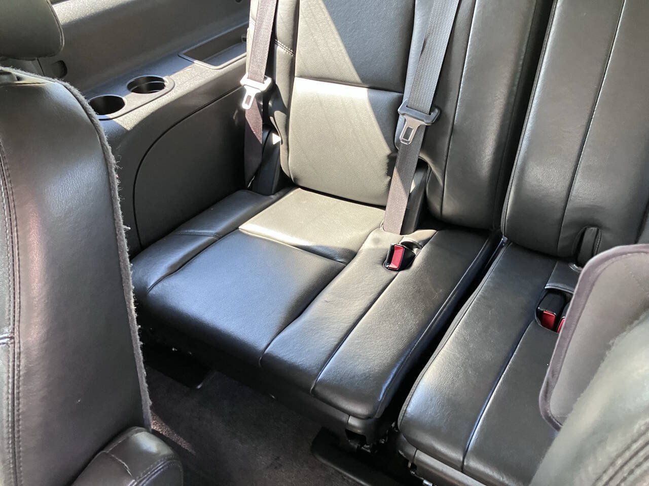 Used 2010 Cadillac Escalade ESV Premium RWD image 11
