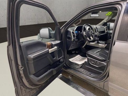 Used 2018 Ford F150 Lariat w/ Equipment Group 502A Luxury AWD/4WD image 11