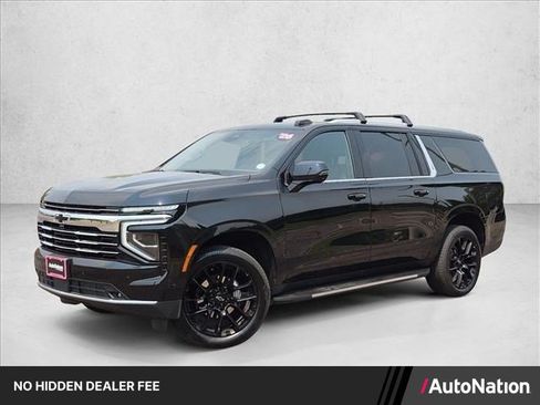 Used 2026 Chevrolet Suburban LT w/ Comfort Package AWD/4WD image 1