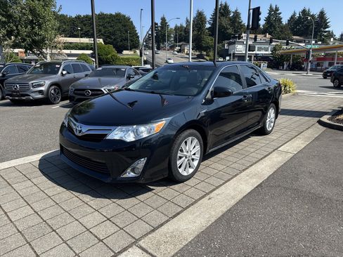 Used 2014 Toyota Camry XLE w/ Leather Package FWD image 1