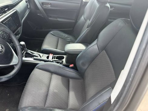 Used 2018 Toyota Corolla SE w/ SE Premium Package FWD image 2