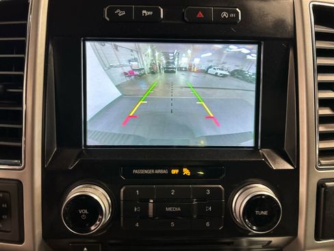 Used 2018 Ford F150 Lariat w/ Equipment Group 502A Luxury AWD/4WD image 5