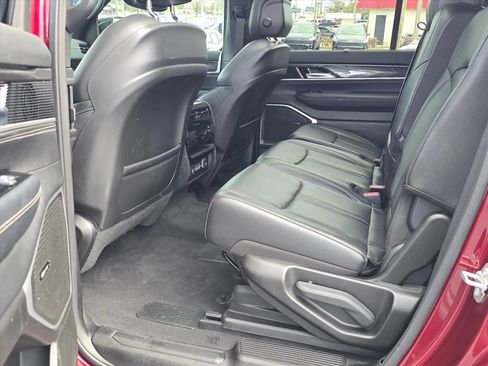 Used 2023 Jeep Wagoneer Base w/ Premium Group I image 10