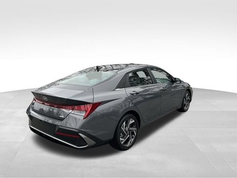 Certified 2025 Hyundai Elantra Limited image 5