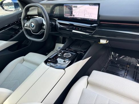 Certified 2026 BMW 530i RWD image 30