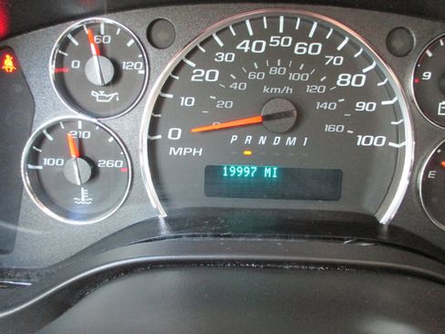 Used 2023 GMC Savana 2500 w/ Driver Convenience Package image 16