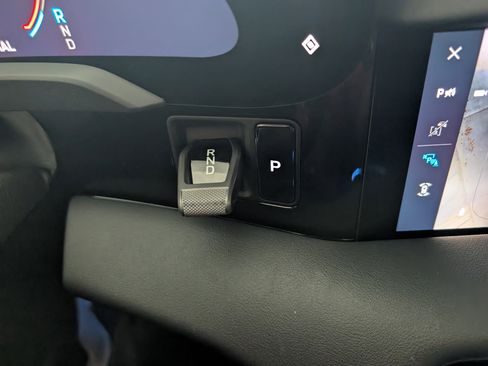 Used 2025 Porsche Taycan image 39