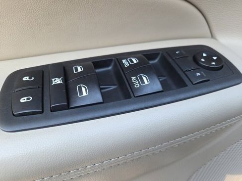 Used 2018 Jeep Grand Cherokee Limited w/ Luxury Group II image 32