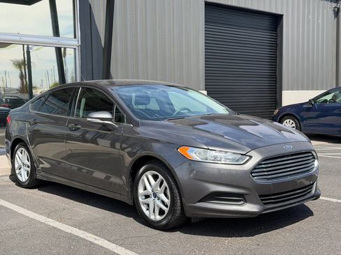 Used 2016 Ford Fusion SE FWD image 12