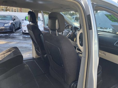 Used 2011 Chrysler Town & Country Touring image 29