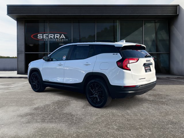 Used 2024 GMC Terrain SLE w/ Driver Convenience Package FWD image 3