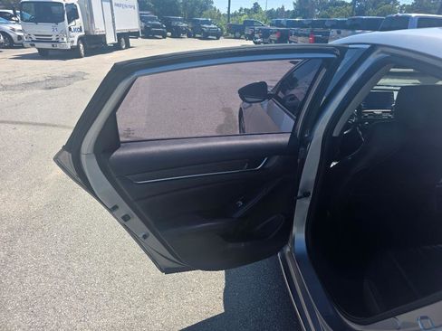 Used 2018 Honda Accord EX-L image 8