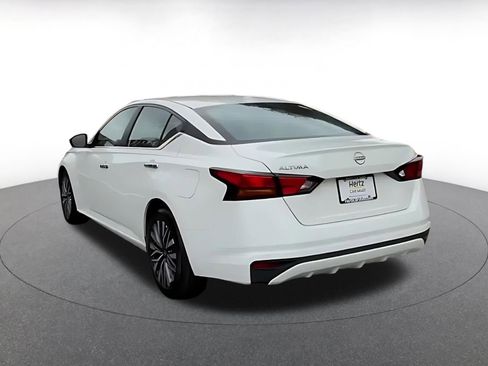 Used 2025 Nissan Altima 2.5 SV image 11