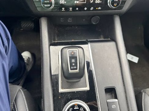 Used 2024 Mitsubishi Outlander SE Black Edition FWD image 13