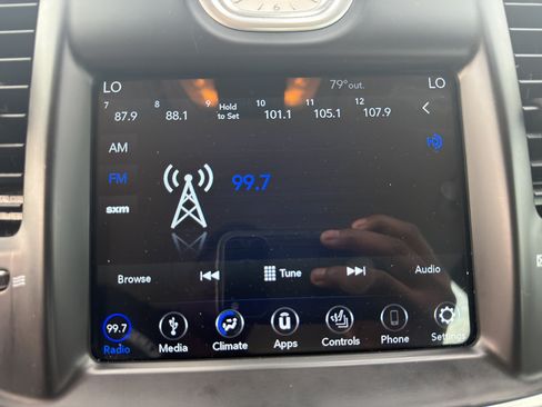 Used 2018 Chrysler 300 Limited RWD image 30
