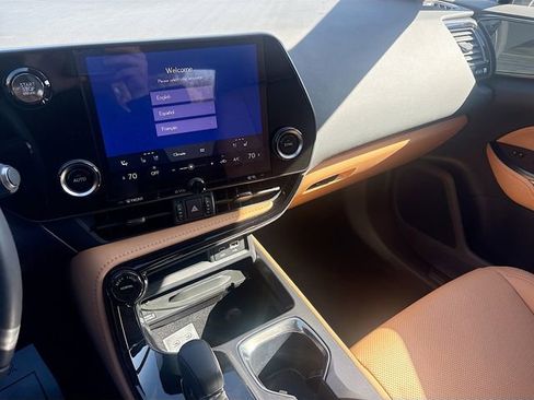 Used 2025 Lexus NX 250 FWD w/ Towing Package (2000 Lbs) image 27