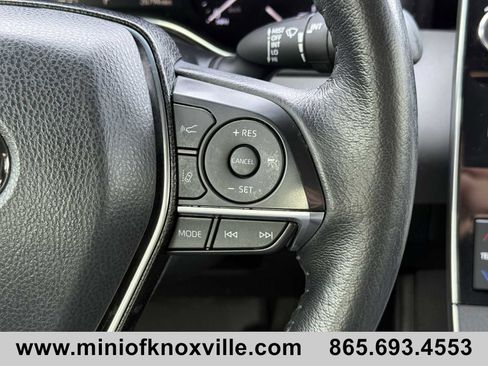 Used 2022 Toyota Avalon XLE image 30