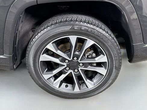 Used 2023 Jeep Grand Cherokee L Overland w/ Luxury Tech Group IV AWD/4WD image 36