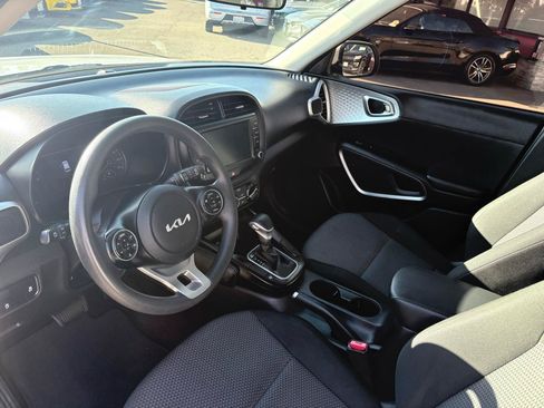 Used 2022 Kia Soul LX w/ Technology Package FWD image 6