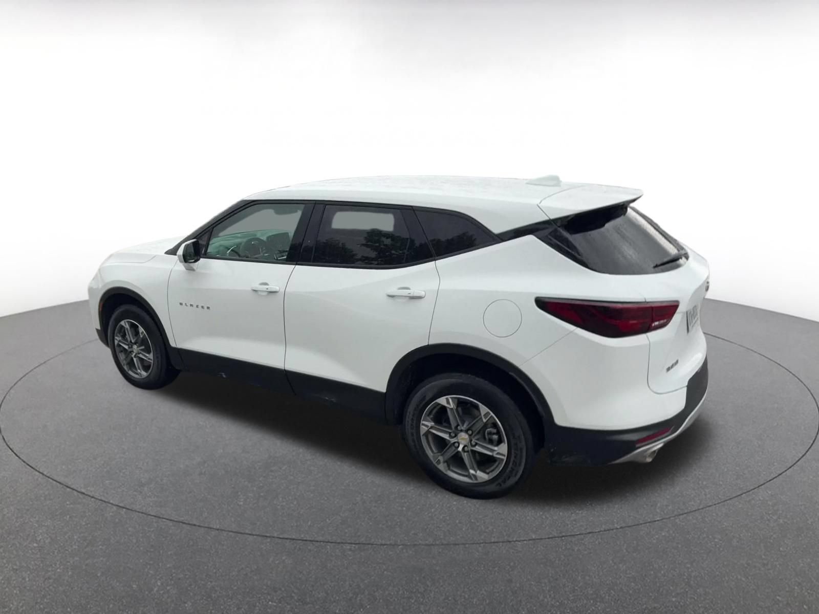 Used 2026 Chevrolet Blazer LT FWD image 9