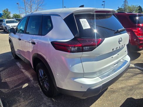 Used 2024 Nissan Rogue S AWD/4WD image 3