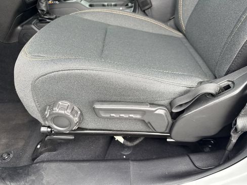 Used 2025 Jeep Wrangler Unlimited Sahara AWD/4WD image 12