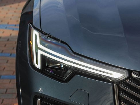 Certified 2025 Volvo XC90 B5 Core w/ Climate Package image 12