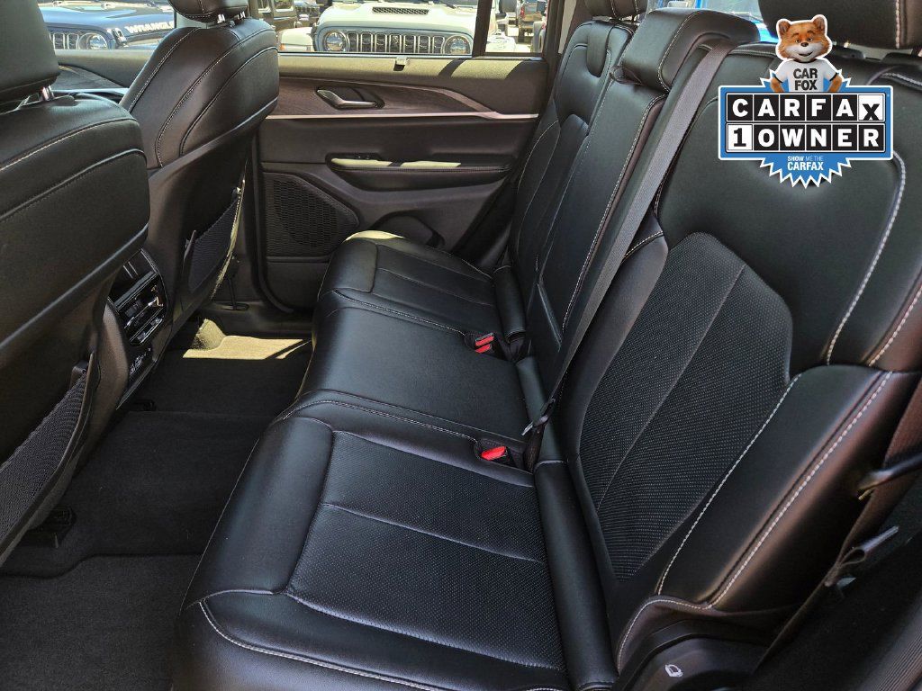 Used 2023 Jeep Grand Cherokee Limited w/ Luxury Tech Group II RWD image 8