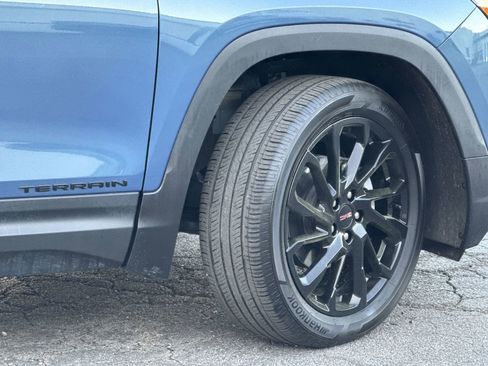 Used 2024 GMC Terrain SLT w/ Tech Package image 12