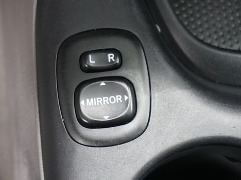 Used 2004 Toyota Sequoia SR5 RWD image 21