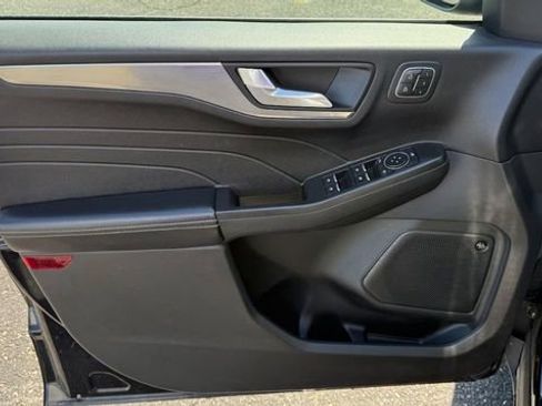 Used 2021 Ford Escape Titanium image 15