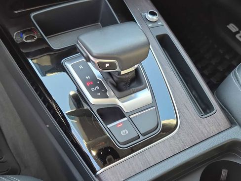 Certified 2024 Audi Q5 2.0T Premium w/ Convenience Package image 25