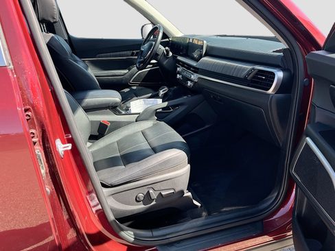 Used 2024 Kia Telluride EX w/ EX Captain's Chair Package AWD/4WD image 31