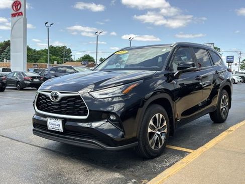 Used 2025 Toyota Highlander XLE AWD/4WD image 5