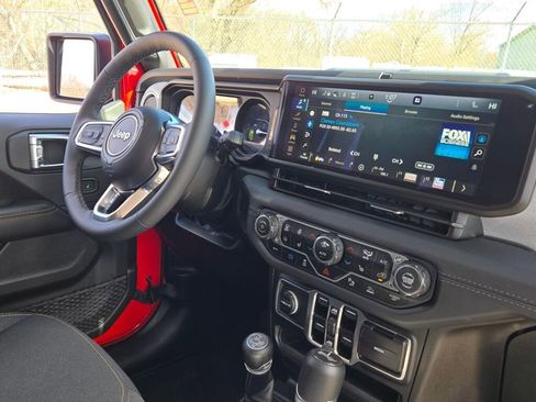 Certified 2025 Jeep Wrangler Unlimited Sahara w/ Safety Group AWD/4WD image 7