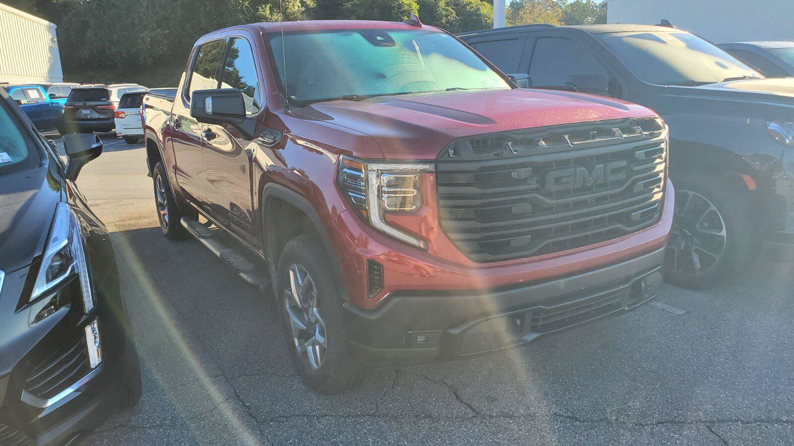 Used 2022 GMC Sierra 1500 SLT AWD/4WD image 2