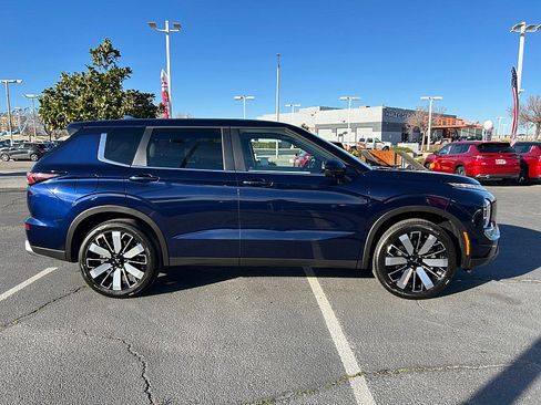 New 2026 Mitsubishi Outlander SE image 10