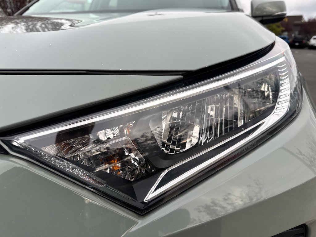 Used 2021 Toyota RAV4 XLE AWD/4WD image 9