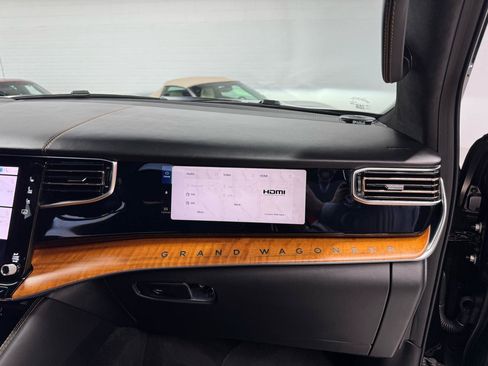 Used 2022 Jeep Grand Wagoneer Series III AWD/4WD image 48