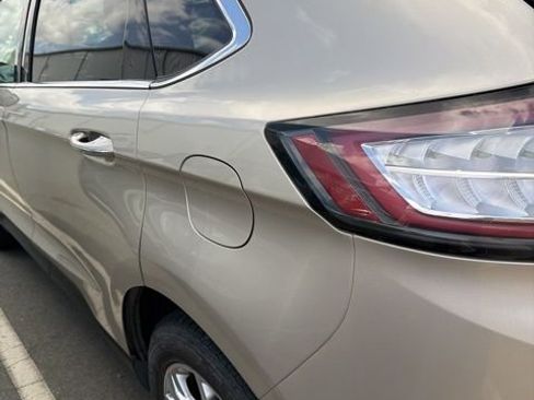 Used 2018 Ford Edge Titanium w/ Technology Package AWD/4WD image 9