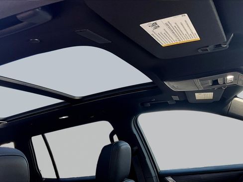 Used 2025 GMC Acadia Elevation w/ Elevation Premium Package image 19