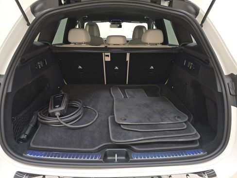 Used 2025 Mercedes-Benz GLC 350e 4MATIC image 15
