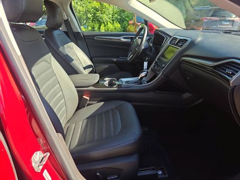 Used 2016 Ford Fusion SE w/ Equipment Group 202A FWD image 27