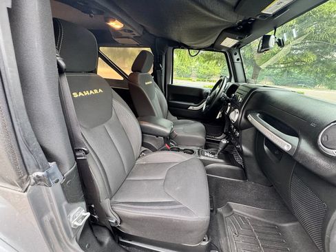 Used 2015 Jeep Wrangler Sahara AWD/4WD image 6